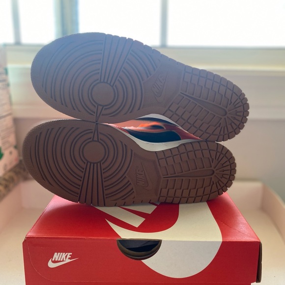 Nike - Picture 2 of 5